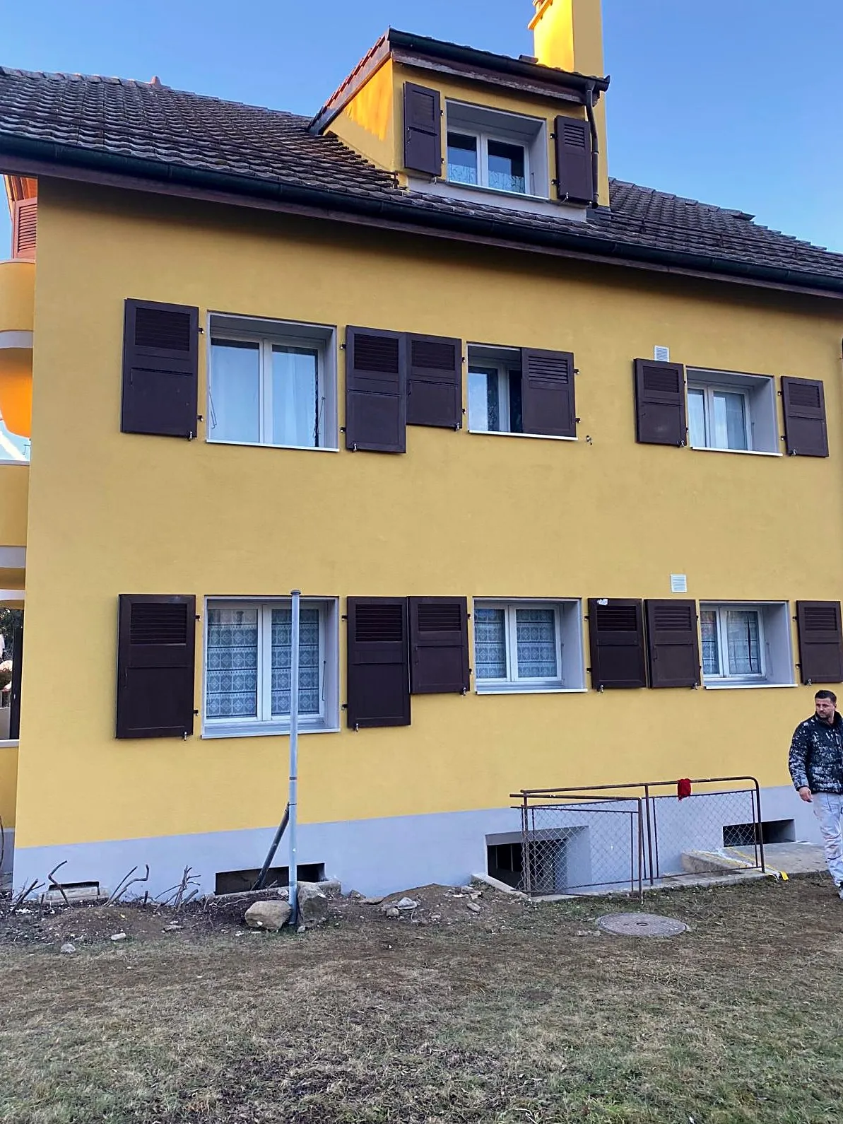 De la fourniture à la pose, sur tous types de supports : murs, sols, façades, plafonds. Nos ouvriers qualifiés interviennent sur des ouvrages neufs comme en rénovation d’intérieurs ou de façades.